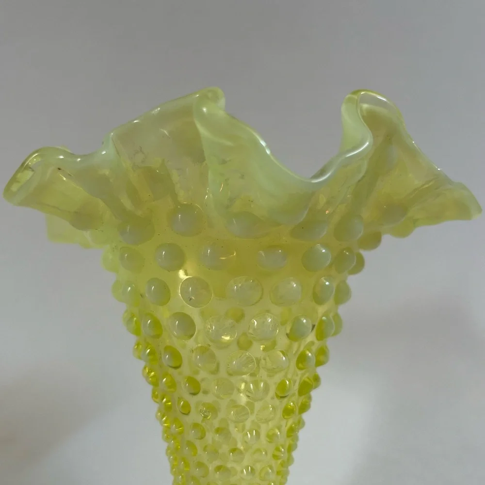 •Vintage Fenton Vase Topaz Yellow Hobnail Uranium Vase• - Picture 4 of 12